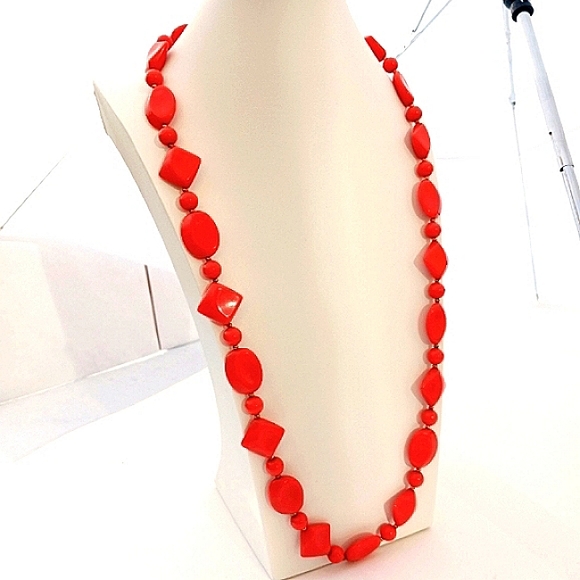 ORANGE BEAD NECKLACE vintage molded Bohemian long box clasp 70s 80s - Picture 1 of 7